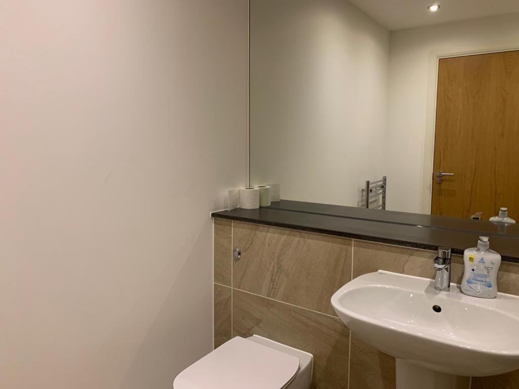 Modern 2 Bed 2 Bath Apartment In Central Croydon! Kültér fotó