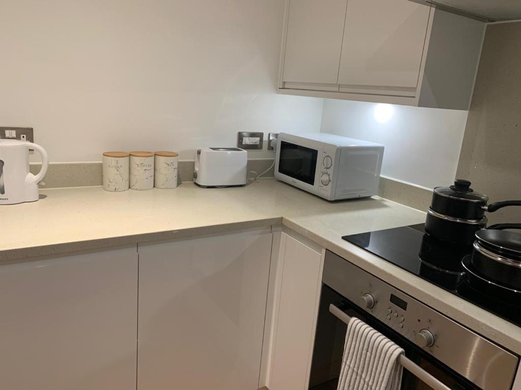 Modern 2 Bed 2 Bath Apartment In Central Croydon! Kültér fotó